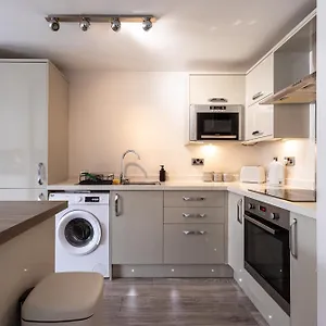 Modern 2 Bed Near Gatwick Crawley (West Sussex)