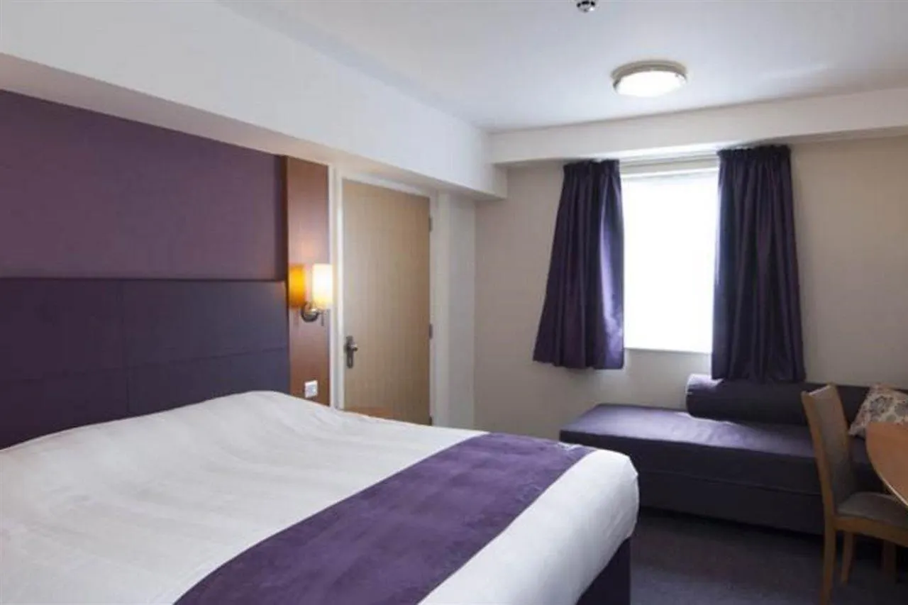 Premier Inn London Gatwick Airport - A23 Airport Way Crawley  Hotel Crawley (West Sussex)